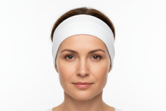 Firefly_Gemini-Flash_visage-femme-de-face-fond-blanc-40-ans-avec-un-bandeau-blanc-sans-maquillage-704464